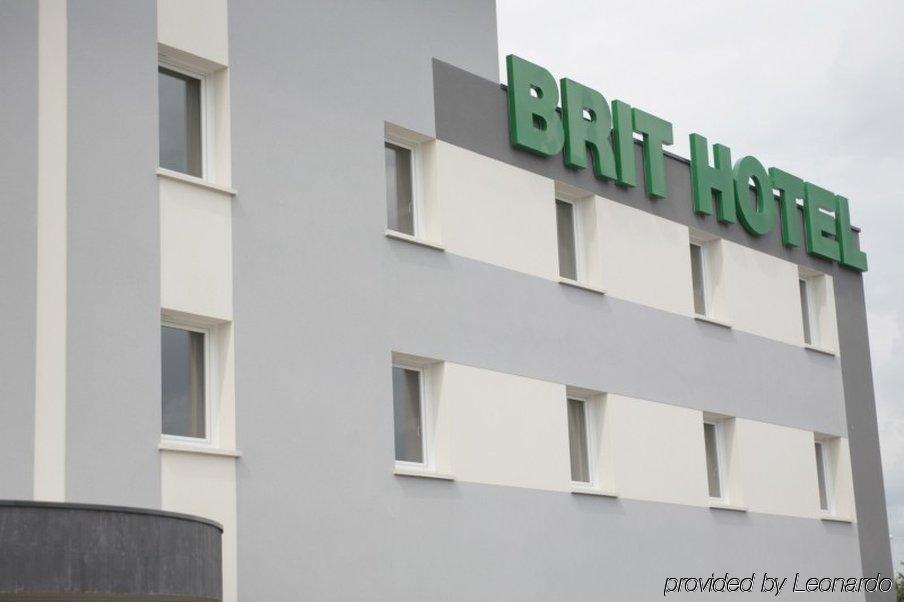 Brit Hotel Piscine & Spa - Fougeres Lecousse Exteriör bild