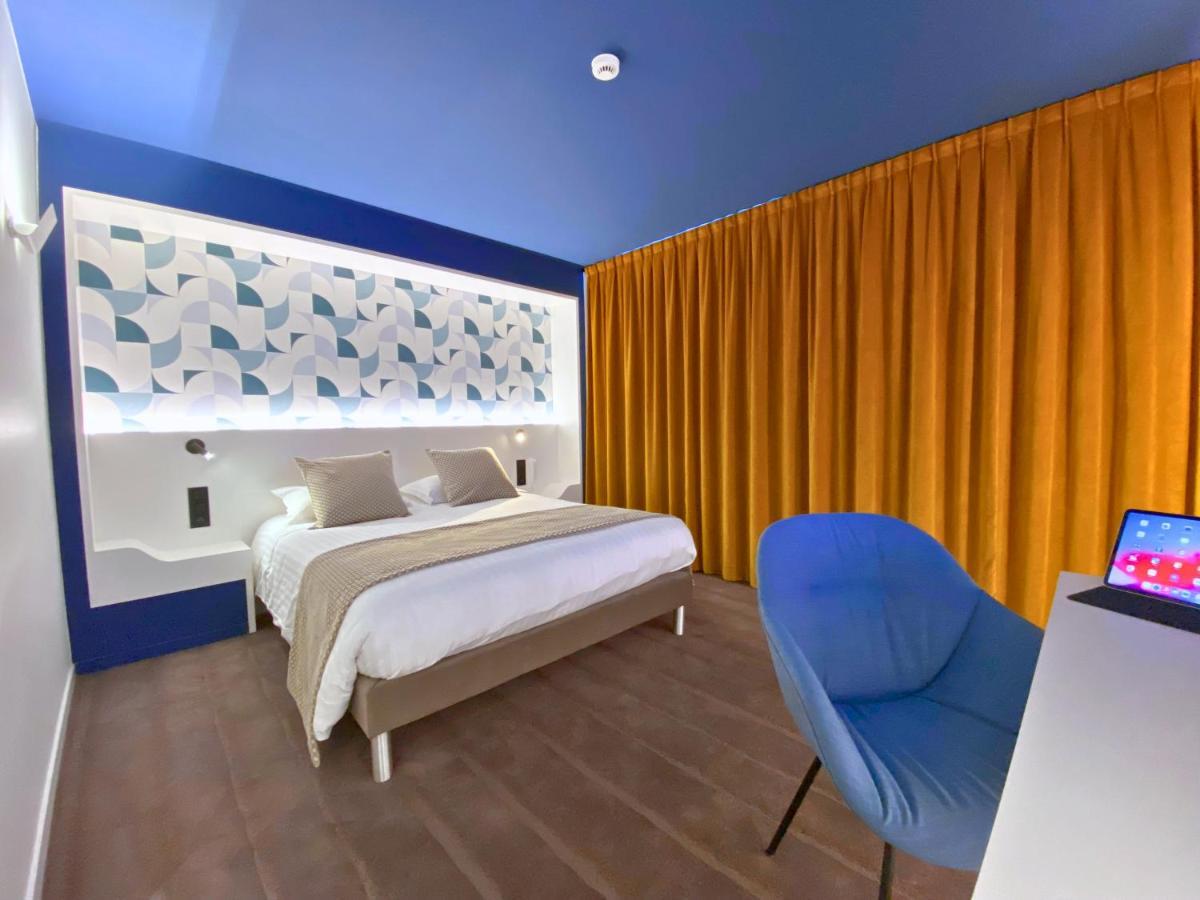 Brit Hotel Piscine & Spa - Fougeres Lecousse Exteriör bild